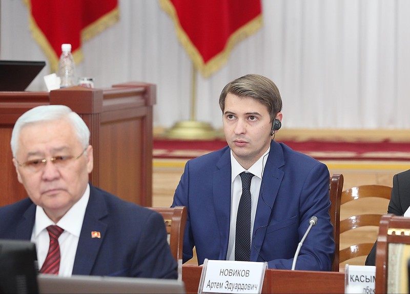 Парламент Киргизии поддержал отказ от $100-миллионной помощи Казахстана