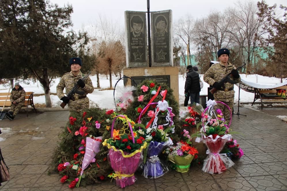В городе Кара-Куль почтили память солдат, погибших в Афганистане