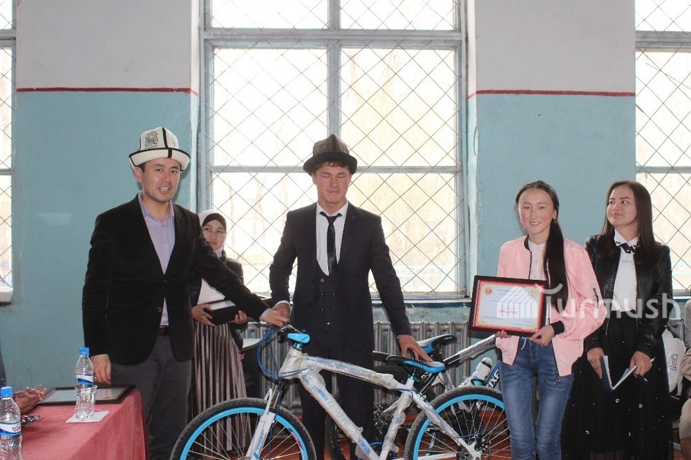 Лучшие ученики Ат-Башы посетят Жогорку Кенеш и побывают в Казахстане (фото)