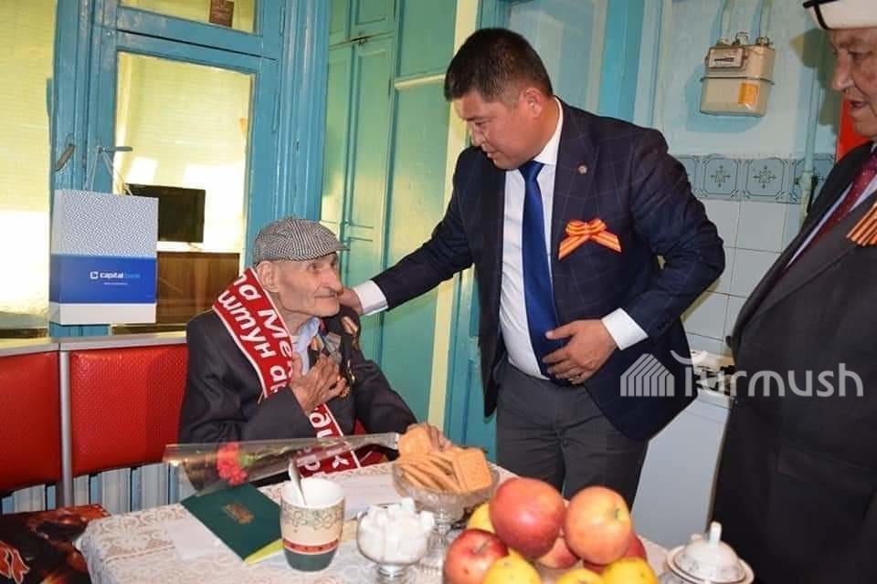 Николай Тецкий и мэр города Жалал-Абад Тагаев