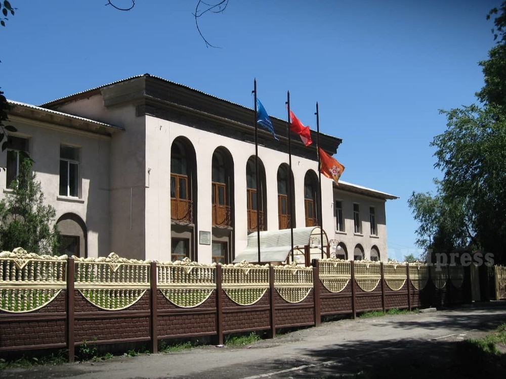 Прокуратура начала проверку в одном из самых больших лицеев Кыргызстана после разгоревшегося скандала