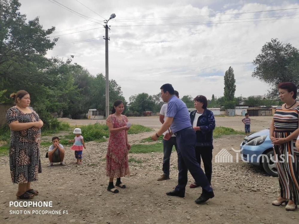 В городе Кызыл-Кия оказали помощь малоимущим семьям (фото)