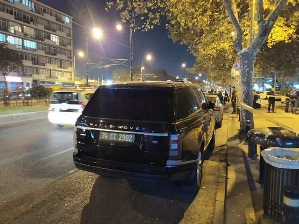 Автомашина Range Rover Эркина Сопокова на месте убийства Саимаити