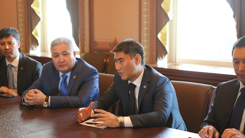 Министр Ч.Айдарбеков встретился с заместителем помощника президента США